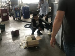 門窗鋁合金填充發(fā)泡機(jī)器